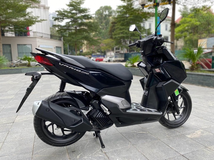 Honda Vario 160 nhập khẩu và sản xuất trong nước không có quá nhiều khác biệt, điểm dễ nhận thấy nhất là màu sắc và bảng gắn biển số (ở Việt Nam không có, còn bản ở Indonesia có do quy định của nước này) - Ảnh minh họa: Facebook