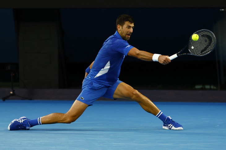 Djokovic và Prizmic rượt đuổi tỉ số hấp dẫn - Ảnh: REUTERS