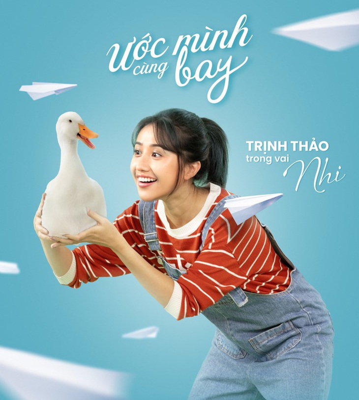 Trịnh Thảo đảm nhận vai diễn Nhi. Nhi diện trang phục đỏ rực rỡ và năng động, hướng đôi mắt sáng trưng đến chú ngỗng trắng. Màu trắng của chú ngỗng ngụ ý cho tính cách thuần thiết, đôi lúc hơi ồn ào của Nhi. Đặc biệt, nền poster nhân vật Nhi có nhiều điểm tương đồng với poster chính cho thấy rõ vai trò quan trọng của Nhi trong phim.