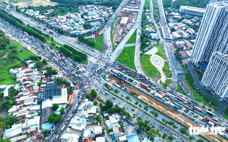 Giao thông đi lại ở 'cửa ngõ' Cát Lái có nhiều thay đổi, dự kiến thông xe đường nhánh S1 từ 29-11 - Ảnh 1.