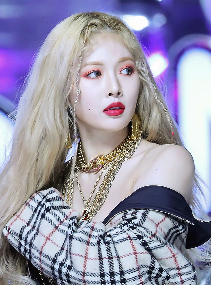 Ca sĩ HyunA trình diễn tại Melon Music Awards 2017