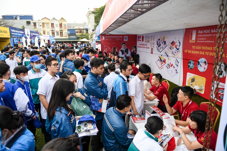 Hôm nay tư vấn tuyển sinh tại Đắk Lắk, Nam Định- Ảnh 3. Hôm nay tư vấn tuyển sinh tại Đắk Lắk, Nam Định- Ảnh 3.