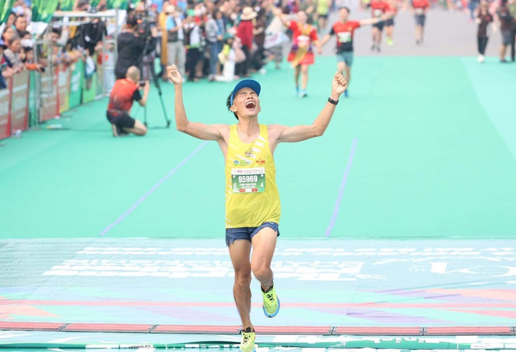 Nguyễn Văn Long là một trong những VĐV marathon nổi tiếng tại Việt Nam - Ảnh: FBNV