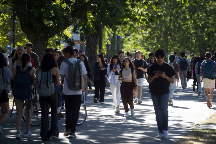 Sinh viên tại trường Đại học British Columbia Vancouver, Canada.Ảnh: bloomberg.com