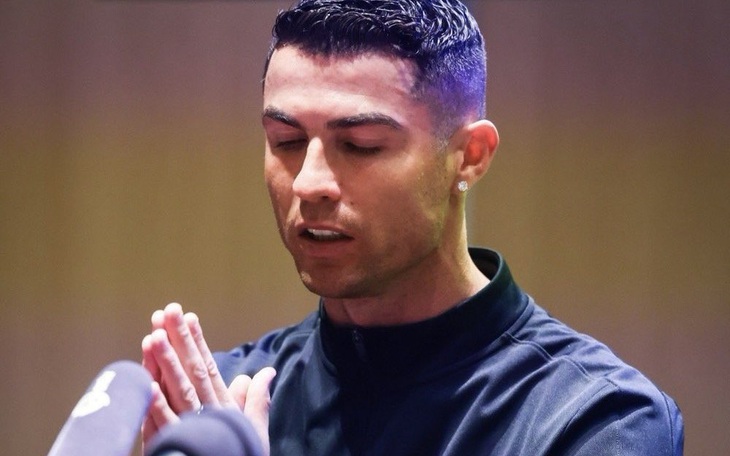 Fan Trung Quốc &quot;đại náo&quot; khách sạn vì Ronaldo rút khỏi chuyến du đấu