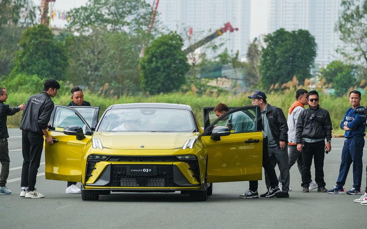 Hơn 100 người lái thử xe Lynk & Co tại F1 Mỹ Đình: ‘Hoàn thiện tốt dù còn điểm trừ’