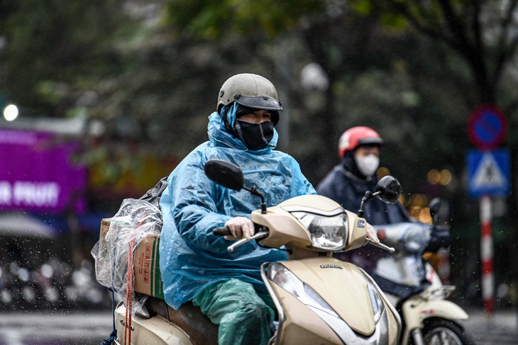 Đón không khí lạnh đầu mùa, Hà Nội và miền Bắc mưa mát mẻ, vùng núi có nơi lạnh - Ảnh 1.