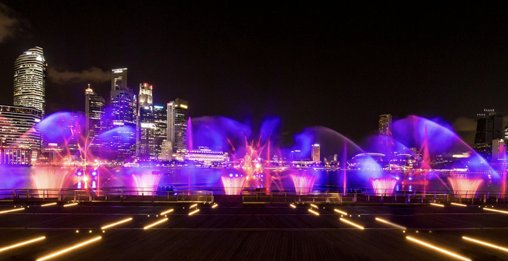 Buổi trình diễn nhạc nước Spectra - A Light & Water Show - Ảnh: MARINA BAY SANDS