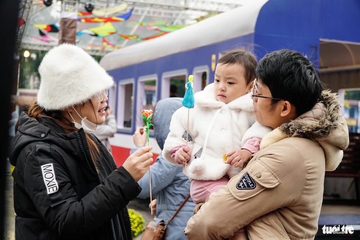 Ăn chè lam, ngồi nhà sàn người Tày ngay Hoàng thành Thăng Long- Ảnh 7.