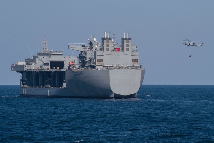 Tàu USS Lewis B. Puller của Mỹ trong một hoạt động trên biển - Ảnh: US NAVY