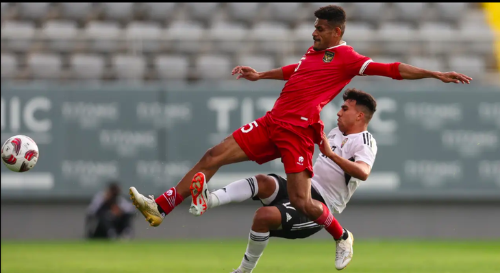 Tuyển Indonesia (áo đỏ) để thua Libya 0-4 trong trận giao hữu tại Thổ Nhĩ Kỳ - Ảnh: BOLA