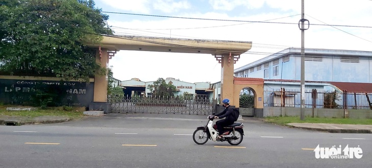 Hiện trạng cơ sở của Công ty TNHH Thương mại và dịch vụ lắp máy miền Nam tại Khu công nghiệp Hòa Khánh - Ảnh: ĐOÀN CƯỜNG