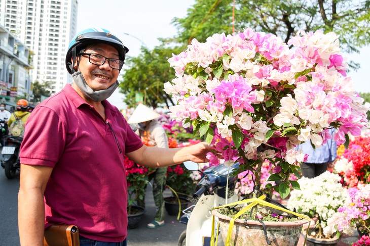 Thuyền hoa cập Bến Bình Đông, người dân tranh thủ sắm Tết sớm- Ảnh 12.