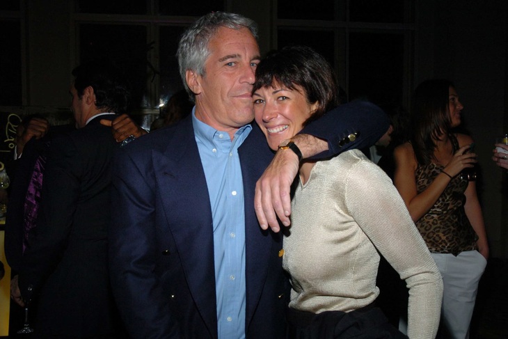 Tỉ phú Jeffrey Epstein và bạn gái Ghislaine Maxwell - Ảnh: ABC NEWS