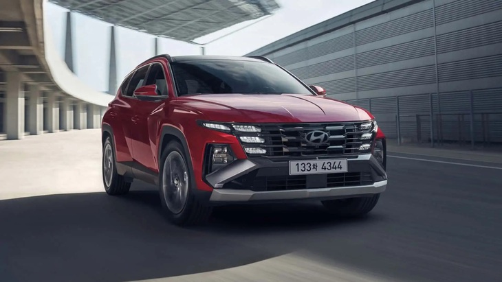 Hyundai có 2 chủ lực SUV được làm mới và mở bán trong năm 2024 là Tucson và Santa Fe nhưng hãng vẫn đặt mục tiêu doanh số dè dặt - Ảnh: Hyundai