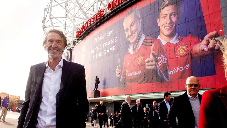 Tỉ phú Ratcliffe đến sân Old Trafford vào tuần qua - Ảnh: REUTERS