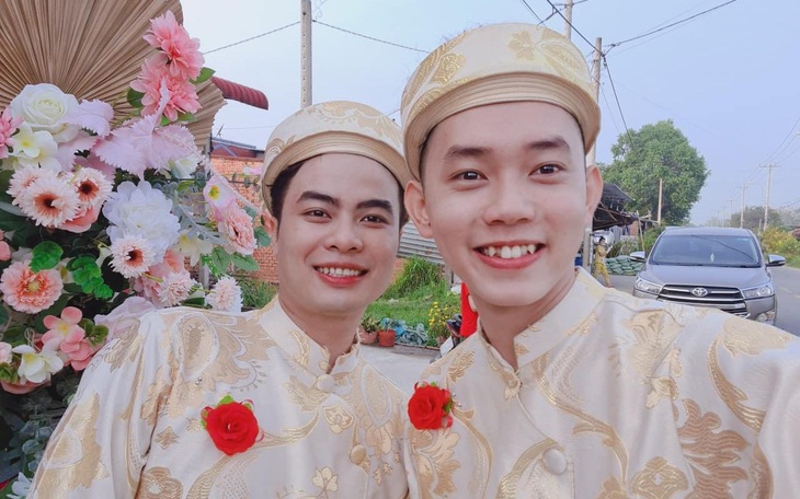 Hàng trăm bạn trẻ, người nước ngoài hào hứng diễu hành cùng cộng đồng LGBT+ - Ảnh 12.