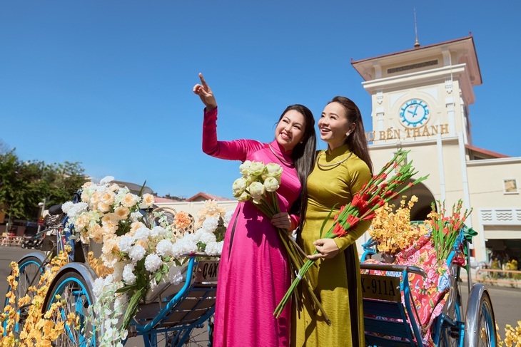 Cả hai được nhận xét như những nàng xuân khi cùng đi xích lô dạo phố. Hơn 20 năm sau &quot;Đất phương Nam&quot;, bộ đôi nghệ sĩ mới có dịp hội ngộ trong cùng một dự án nhưng vẫn cho thấy được sự chuyên nghiệp, ăn ý khi kết hợp cùng nhau.