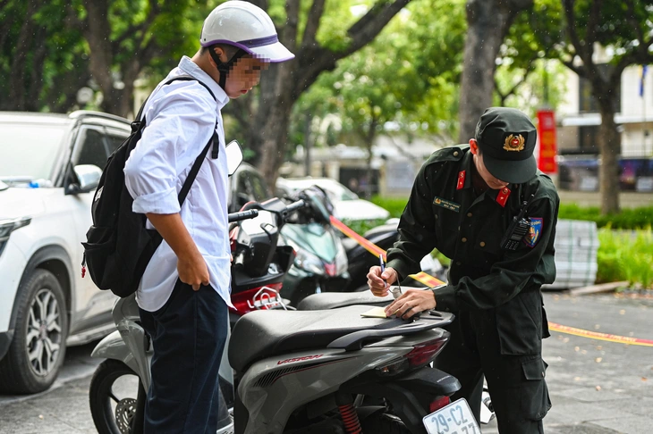 giao xe - Ảnh 1.