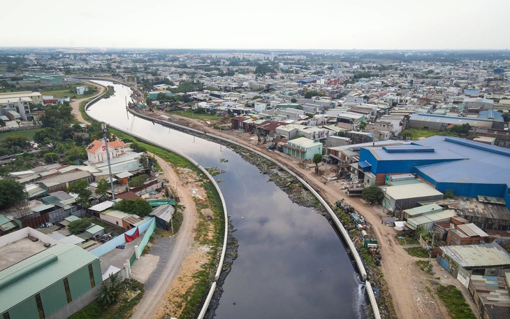 Thủ tướng phê bình 54 bộ ngành, địa phương giải ngân đầu tư công dưới mức trung bình - Ảnh 3.