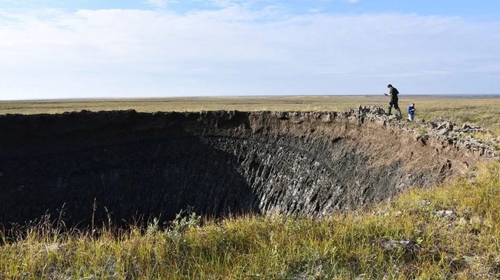 Giải mã bí ẩn 'hố tử thần' khổng lồ ở Siberia - Ảnh 1.