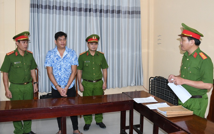 Con gái bị phạt 4,2 triệu đồng, bố lên mạng 'chửi' công an và bị phạt thêm 7,5 triệu đồng - Ảnh 2.