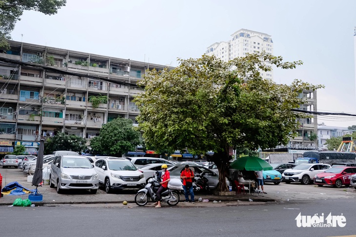 bãi xe nhà vệ sinh - Ảnh 12.