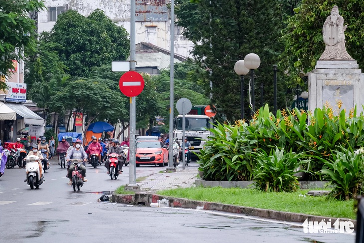 bãi xe nhà vệ sinh - Ảnh 7.