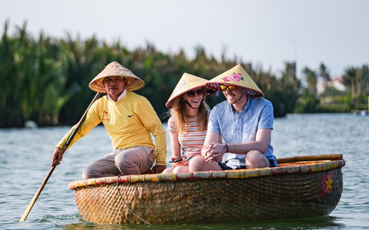 Quảng Ninh tìm 7 đảo hoang sơ và bãi tắm để đón các tỉ phú trên thế giới - Ảnh 1.