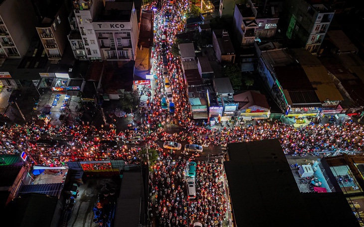 Quốc lộ 1 ùn ứ 5km sau tai nạn chết người tại ngã tư cầu vượt Tân Thới Hiệp - Ảnh 6.