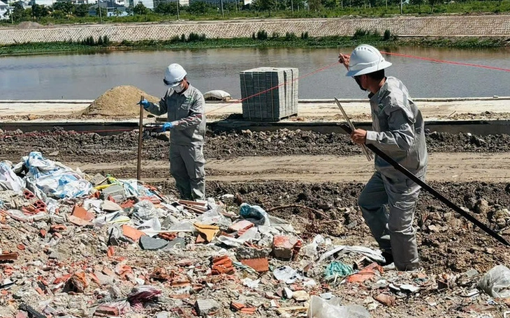 Đại diện công ty môi trường chôn chất thải ở huyện Bình Chánh: 'Không rõ đó là đất hay rác'? - Ảnh 2.