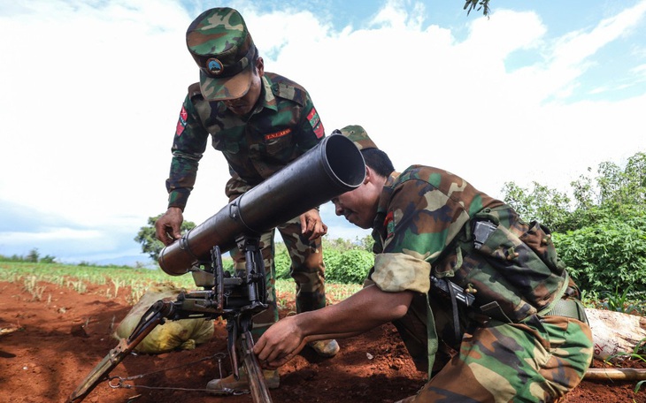 Myanmar: Phe nổi dậy kiểm soát toàn biên giới với Bangladesh, bắt tướng quân đội - Ảnh 2.