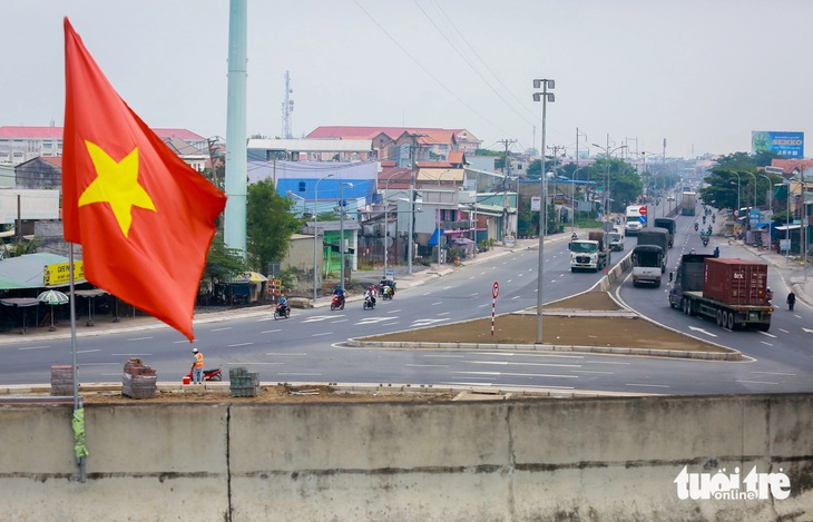 Đoạn cao tốc Bến Lức - Long Thành 'xịn, mịn' sắp khai thác năm nay  - Ảnh 11.