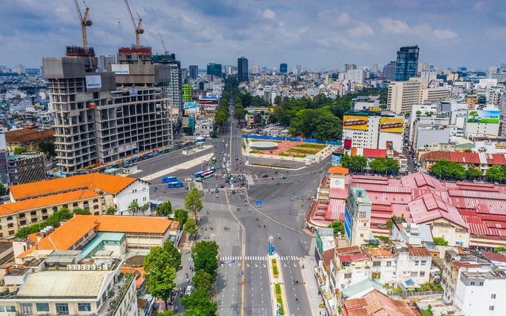 Bộ TN&MT nói tiền sử dụng đất tăng cao đột ngột, Bộ Tài chính nói gì? - Ảnh 2.