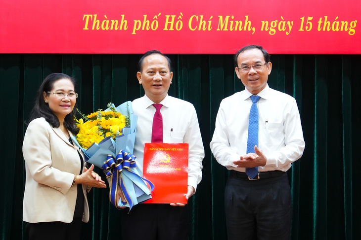 Bí thư huyện ủy Bình Chánh làm Bí thư Đảng ủy khối Dân - Chính - Đảng TP.HCM - Ảnh 1.