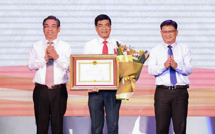 Bác Hồ với giáo dục: Học để làm người, học để phụng sự   - Ảnh 2.