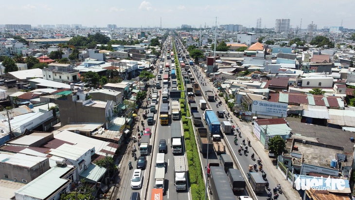 Quốc lộ 1 ùn ứ 5km sau tai nạn chết người tại ngã tư cầu vượt Tân Thới Hiệp - Ảnh 3.