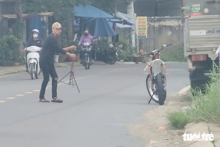 Công an kiểm tra nơi bán 'cào cào bay' ở Hóc Môn sau phản ánh của Tuổi Trẻ - Ảnh 11.