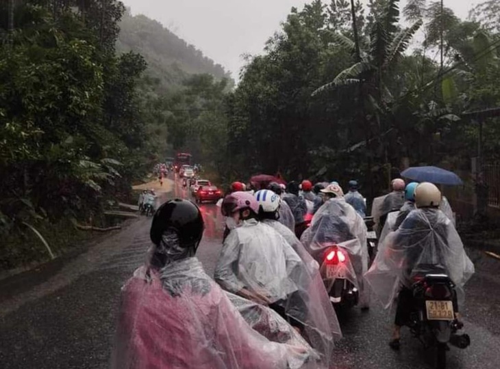 Ngày và đêm nay, vùng núi Bắc Bộ mưa to, đề phòng mưa lớn cục bộ gây lũ quét, sạt lở đất - Ảnh 1.