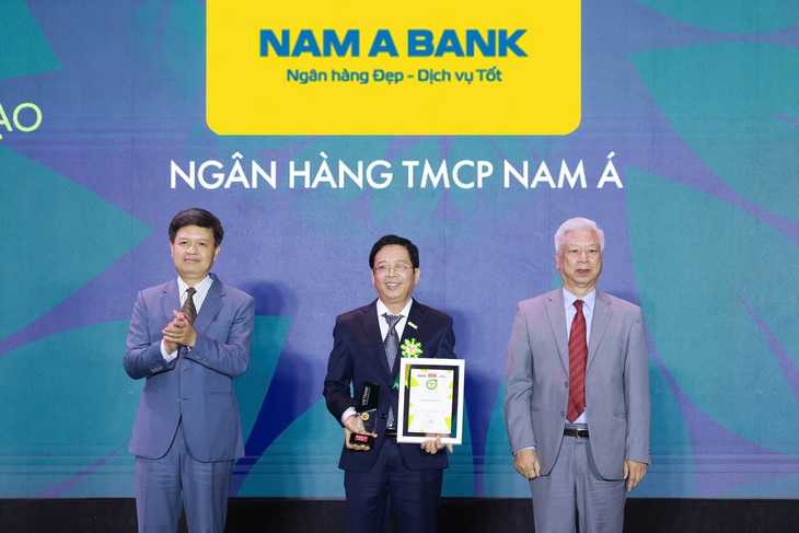 Nam A Bank lọt 'Top 10 thương hiệu tiên phong đổi mới sáng tạo 2024' - Ảnh 1.