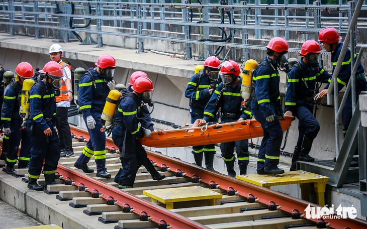 Diễn tập cứu nạn cả ngàn người trong sự cố cháy ở ga Tân Cảng metro số 1 - Ảnh 8.