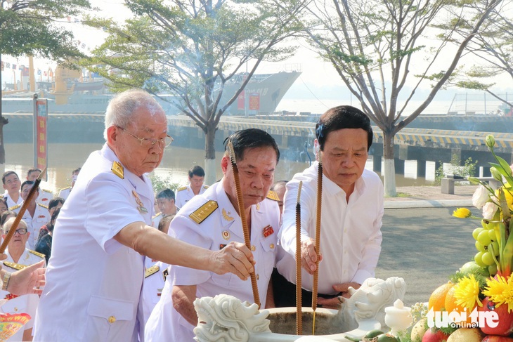 Họp mặt kỷ niệm 63 năm ngày mở đường Hồ Chí Minh trên biển  - Ảnh 1.