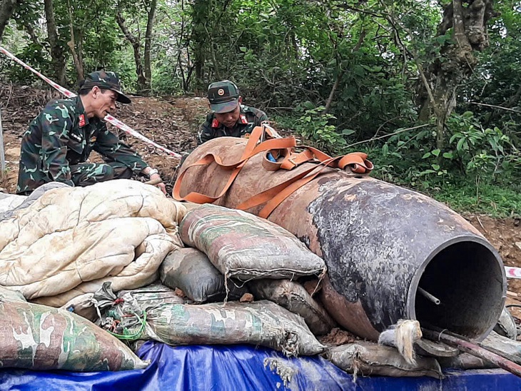 Xử lý an toàn quả bom nặng 1.362 kg phát hiện gần cầu Long Biên  - Ảnh 4.