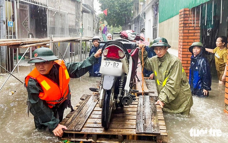 Thời tiết hôm nay 2-10: Không khí lạnh phủ khắp Bắc Bộ, Trung Bộ mưa to, Nam Bộ mưa rào - Ảnh 1.