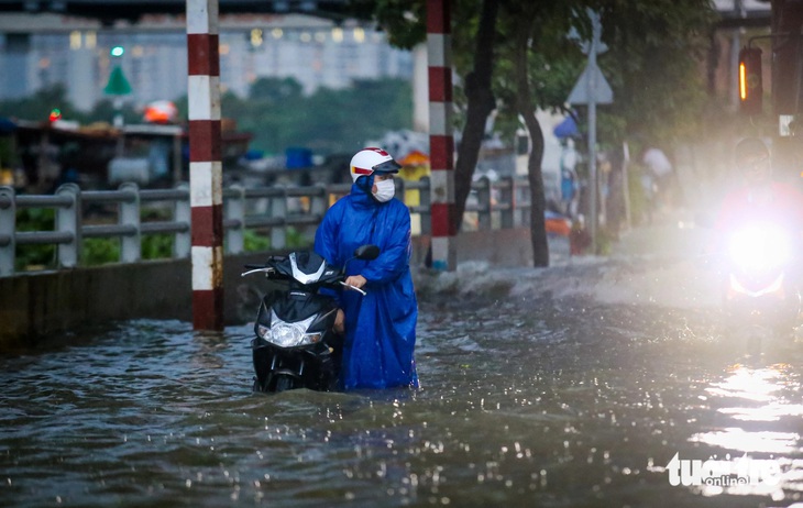 Chính phủ hỏa tốc lấy ý kiến các bộ ngành về dự án ngăn triều 10.000 tỉ  - Ảnh 1.