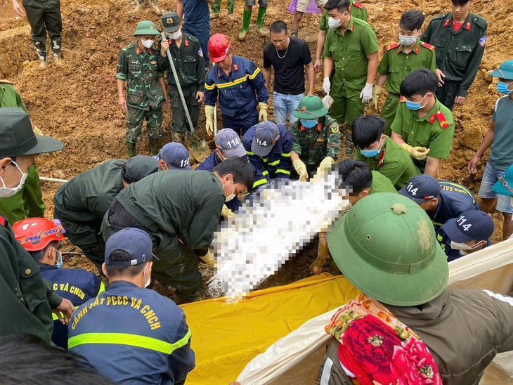 Tìm thấy thi thể nạn nhân thứ 4 bị vùi lấp trong vụ sạt lở ở Hà Giang - Ảnh 1.