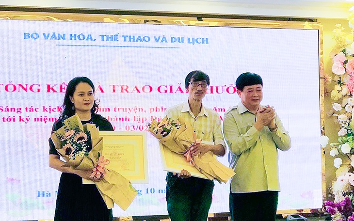 Sáng tác kịch bản phim hướng tới 100 năm thành lập Đảng: Trao giải cho 9 tác phẩm - Ảnh 1.