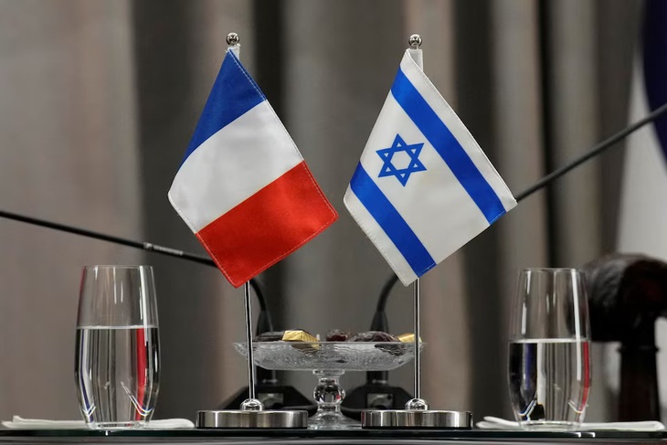 Israel chống lại Tổng thống Pháp Macron vì bị cấm trưng bày sản phẩm tại triển lãm hải quân - Ảnh 1.