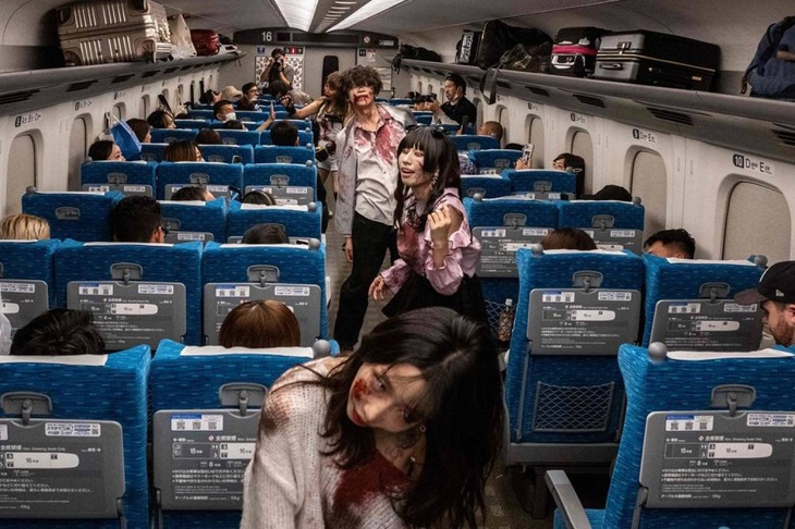 Trải nghiệm kinh hoàng khi tàu cao tốc Shinkansen bỗng đầy xác sống - Ảnh 5.