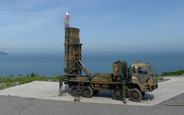 Triều Tiên lần đầu tiên tiết lộ ảnh ông Kim Jong Un thăm căn cứ ICBM - Ảnh 1.